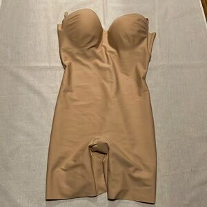 Skims Body Molded Mid Thigh Bodysuit in Clay, Size L